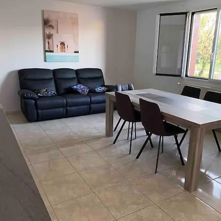 Maison Chaleureuse Comprenant 2