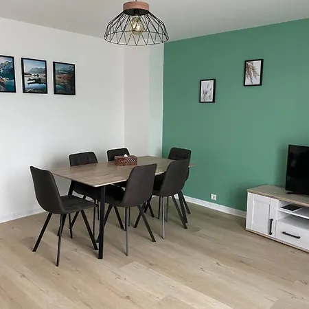 Maison Chaleureuse Comprenant 2 *